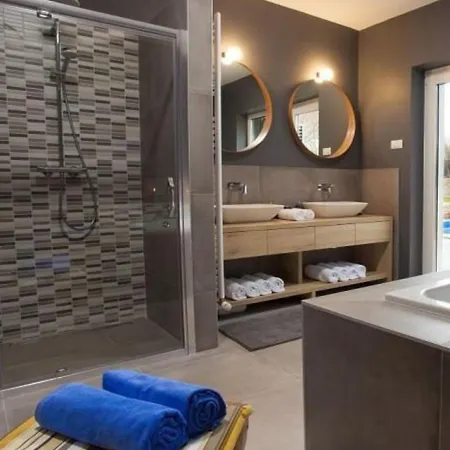 Cozy And Stylish Relax Pool